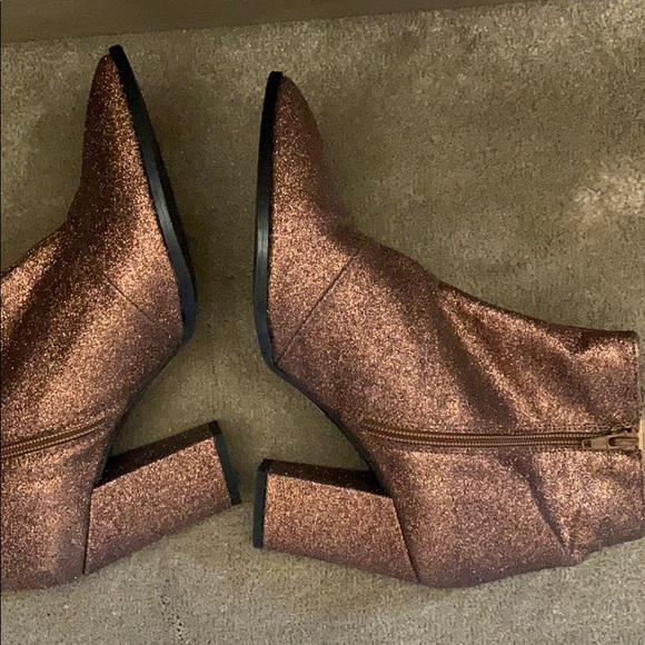 NWOT Renvy booties - Picture 6 of 6